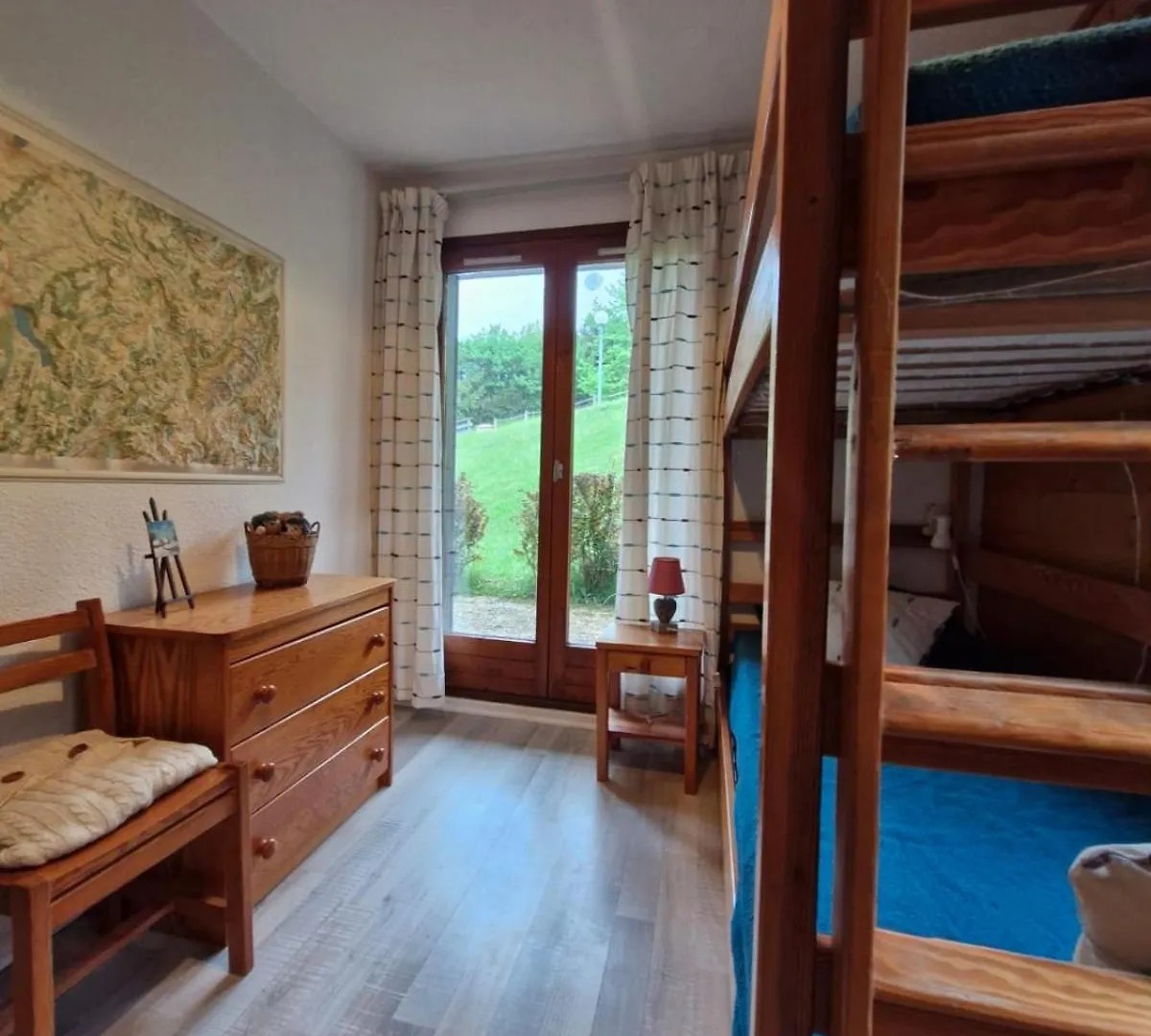 Apartment With Garden In Demi-Quartier 0*,  فرنسا